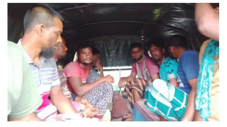 সুন্দরবনের অভয়ারণ্য থেকে ৮ জেলে আটক,বনকর্মীদের হুমকির অভিযোগ