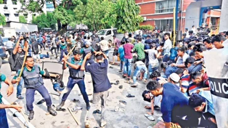 সচিবালয়ে গাড়ি ভাঙচুর ও হত্যাচেষ্টার অভিযোগে মামলা, আসামি ১২০০ সচিবালয়ে গাড়ি ভাঙচুর ও হত্যাচেষ্টার অভিযোগে মামলা, আসামি ১২০০