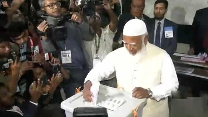 মনিপুর বয়েজ হাইস্কুল কেন্দ্রে ভোট দিলেন শফিকুর রহমান