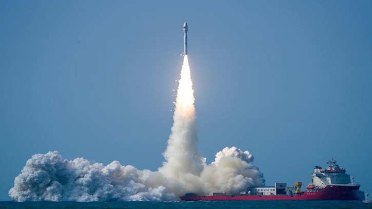 সমুদ্র থেকে স্মার্ট ড্রাগন-৩ রকেটে কক্ষপথে ৭টি স্যাটেলাইট পাঠাল চীন