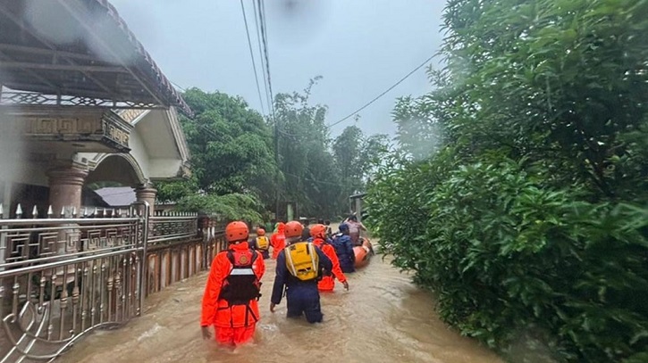 শ্রীলঙ্কায় বন্যা ও ভূমিধসে কমপক্ষে ৩১ জনের মৃত্যু