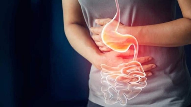 বাইরের খাবার খেয়ে পেট ব্যথা-বমি হলে যা করবেন