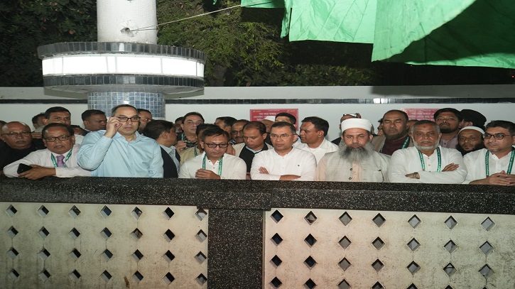 হযরত শাহজালাল (রহ.)-এর মাজার জিয়ারত করলেন তারেক রহমান