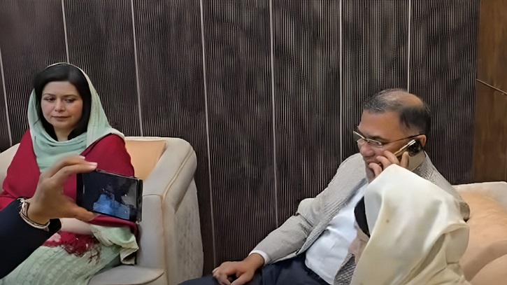 ঢাকায় নেমেই প্রধান উপদেষ্টার সঙ্গে ফোনে কথা বললেন তারেক রহমান