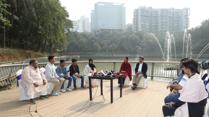 প্রাইমারি শিক্ষকদের বেশি যোগ্য ও দক্ষ করতে চাচ্ছি: তারেক রহমান প্রাইমারি শিক্ষকদের বেশি যোগ্য ও দক্ষ করতে চাচ্ছি: তারেক রহমান