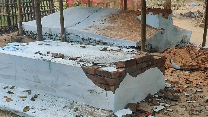 ভোররাতে মাজারে ঢুকে ভাঙচুর, উত্তেজনা ছড়িয়ে পড়ছে এলাকায়