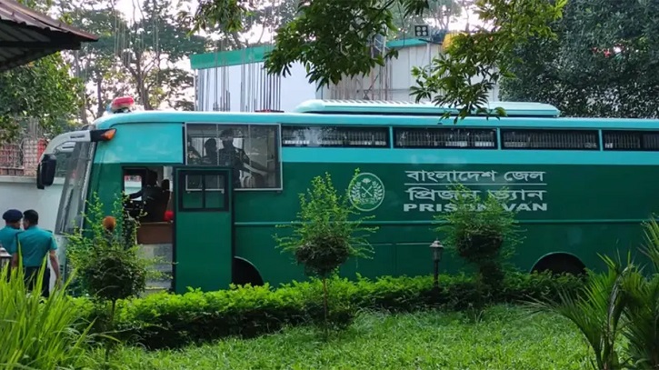 সেনা কর্মকর্তাদের ট্রাইব্যুনালে আনা হয়েছে সেনা কর্মকর্তাদের ট্রাইব্যুনালে আনা হয়েছে