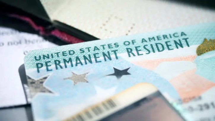 যুক্তরাষ্ট্রের অভিবাসন ভিসা স্থগিতে যেসব সমস্যার মুখোমুখি হতে পারেন বাংলাদেশিরা