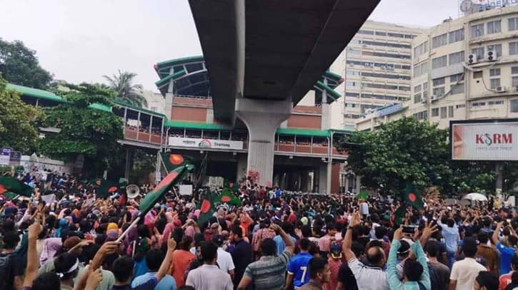 পুলিশের ব্যারিকেড ভেঙে কোটা সংস্কার আন্দোলনকারীরা শাহবাগে পুলিশের ব্যারিকেড ভেঙে কোটা সংস্কার আন্দোলনকারীরা শাহবাগে