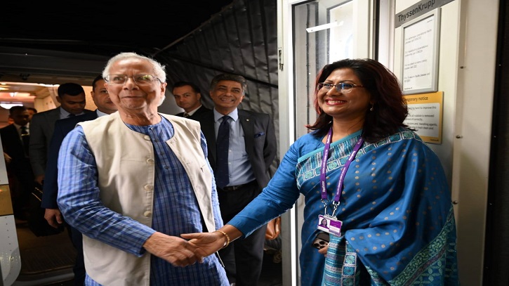 লন্ডনে পৌঁছেছেন প্রধান উপদেষ্টা ড. ইউনূস