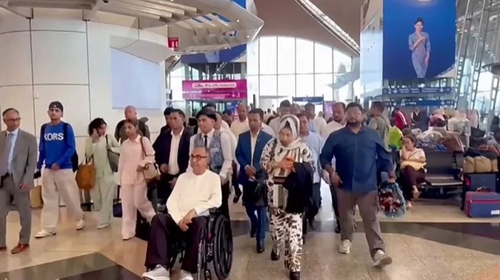সাড়ে পাঁচ মাস পর দেশে ফিরলেন মির্জা আব্বাস সাড়ে পাঁচ মাস পর দেশে ফিরলেন মির্জা আব্বাস
