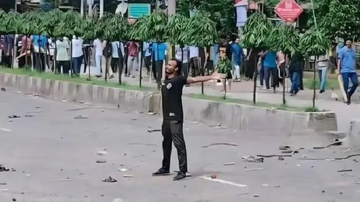 আবু সাঈদকে প্রকাশ্যে গুলি, পুলিশের এজাহারে ভিন্ন কথা আবু সাঈদকে প্রকাশ্যে গুলি, পুলিশের এজাহারে ভিন্ন কথা
