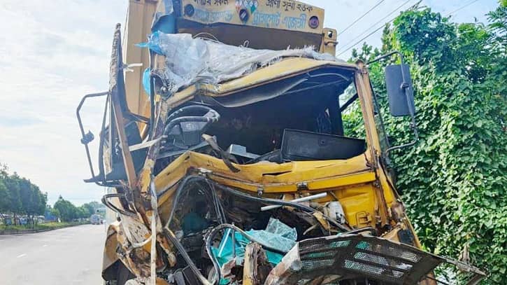 ট্রাক-মাইক্রোবাসের মুখোমুখি সংঘর্ষে তিনজন নিহত ট্রাক-মাইক্রোবাসের মুখোমুখি সংঘর্ষে তিনজন নিহত