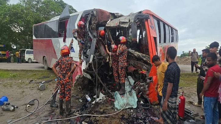 দুই বাসের সংঘর্ষে নিহত ২, আহত ১০