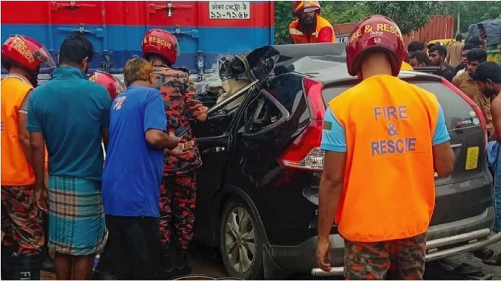 রাজধানীর সড়কে ঝরল বাবা-মেয়েসহ ৪ জনের প্রাণ