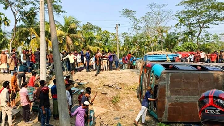 বাস-অটোরিকশা মুখোমুখি সংঘর্ষে নিহত ৩