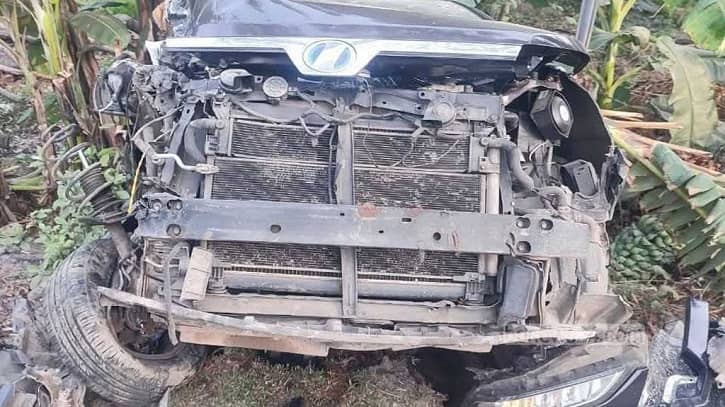 এনসিপি নেতা ও এমপির গাড়িতে ট্রাকের ধাক্কা, আহত ৩