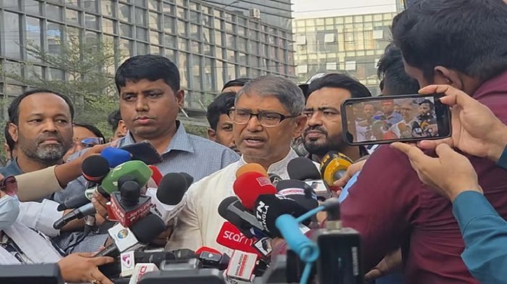 খালেদা জিয়া ‘খুব ক্রিটিক্যাল কন্ডিশনে’ চলে গেছেন: ব্রিফিংয়ে আজম খান