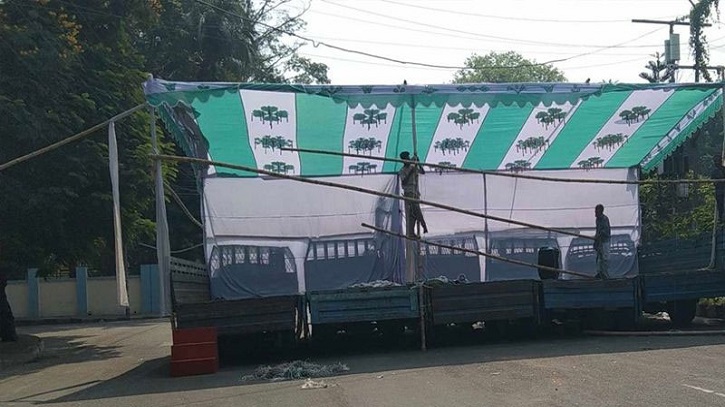 আ. লীগ নিষিদ্ধের দাবিতে সমাবেশ : চলছে মঞ্চ তৈরির কাজ আ. লীগ নিষিদ্ধের দাবিতে সমাবেশ : চলছে মঞ্চ তৈরির কাজ