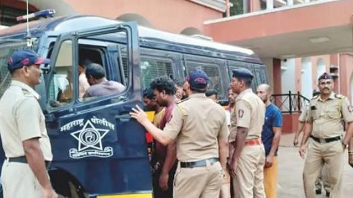 ১৭ বাংলাদেশি অনুপ্রবেশকারীকে গ্রেপ্তার করছে ভারতীয় পুলিশ ১৭ বাংলাদেশি অনুপ্রবেশকারীকে গ্রেপ্তার করছে ভারতীয় পুলিশ