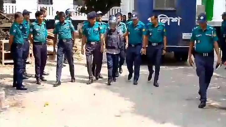 জুলাই গণহত্যা মামলায় ৩৯ আসামি ট্রাইব্যুনালে জুলাই গণহত্যা মামলায় ৩৯ আসামি ট্রাইব্যুনালে