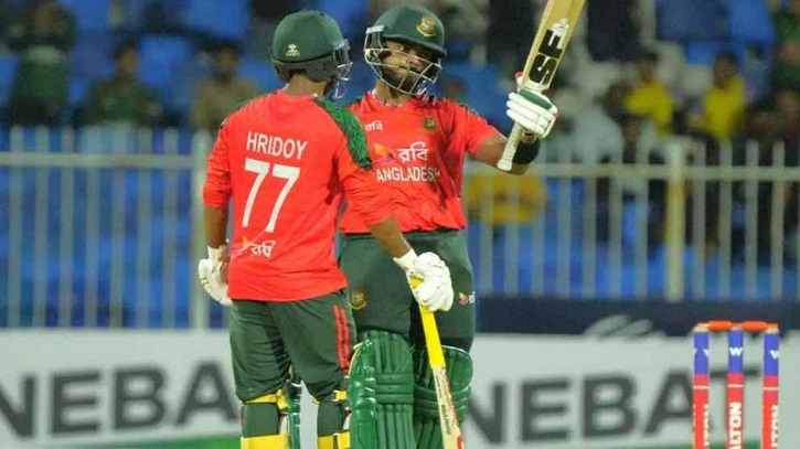 আমিরাতকে দুইশ’ ছাড়ানো লক্ষ্য দিল বাংলাদেশ আমিরাতকে দুইশ’ ছাড়ানো লক্ষ্য দিল বাংলাদেশ