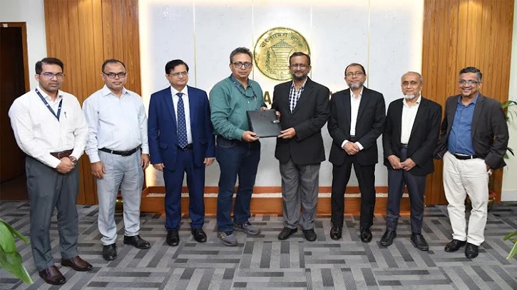 বাংলাদেশ ব্যাংক ও পিকেএসএফ-এর মধ্যে ৫ হাজার কোটি টাকার চুক্তি স্বাক্ষর বাংলাদেশ ব্যাংক ও পিকেএসএফ-এর মধ্যে ৫ হাজার কোটি টাকার চুক্তি স্বাক্ষর