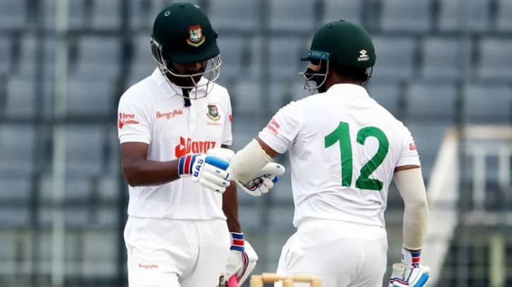 দ্বিতীয় দিন শেষে ৪৭৬ রানে পিছিয়ে বাংলাদেশ