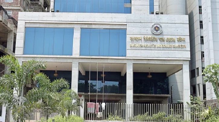 হেনস্তা করার অভিযোগে, ২১ কর্মকর্তাকে সাময়িক বরখাস্ত করলো বিএসইসি