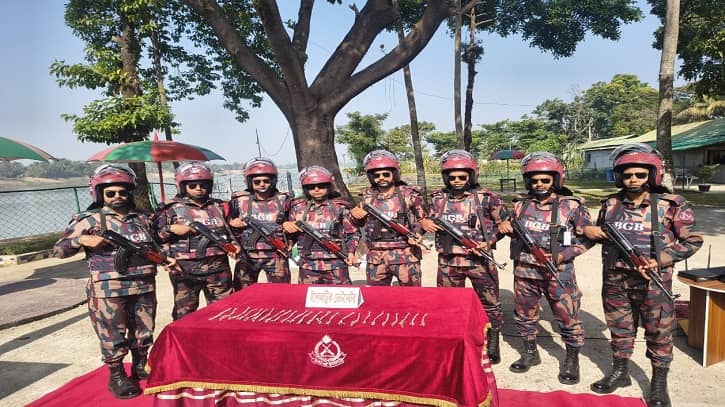 সীমান্তে থেকে ২৪ বিস্ফোরক দ্রব্য উদ্ধার