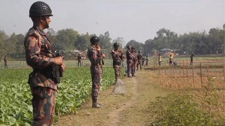সীমান্ত দিয়ে চামড়া পাচার রোধে কঠোর অবস্থানে বিজিবি সীমান্ত দিয়ে চামড়া পাচার রোধে কঠোর অবস্থানে বিজিবি