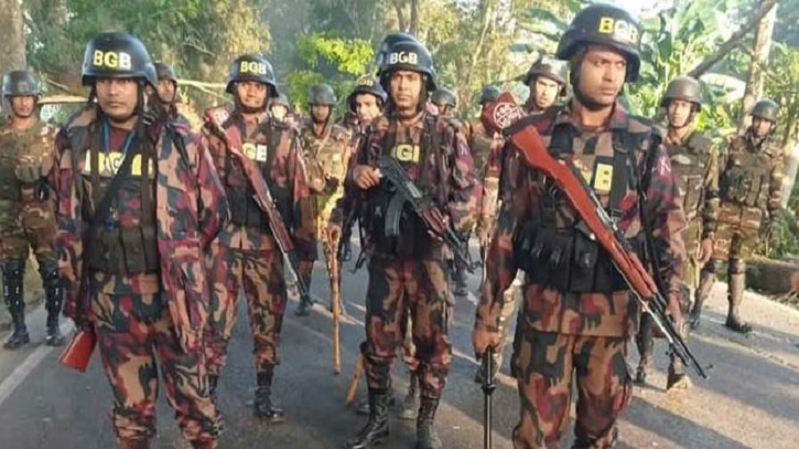 নিরাপত্তা ঝুঁকি মোকাবিলায় দেশের ৫ জেলায় বিজিবি মোতায়েন নিরাপত্তা ঝুঁকি মোকাবিলায় দেশের ৫ জেলায় বিজিবি মোতায়েন