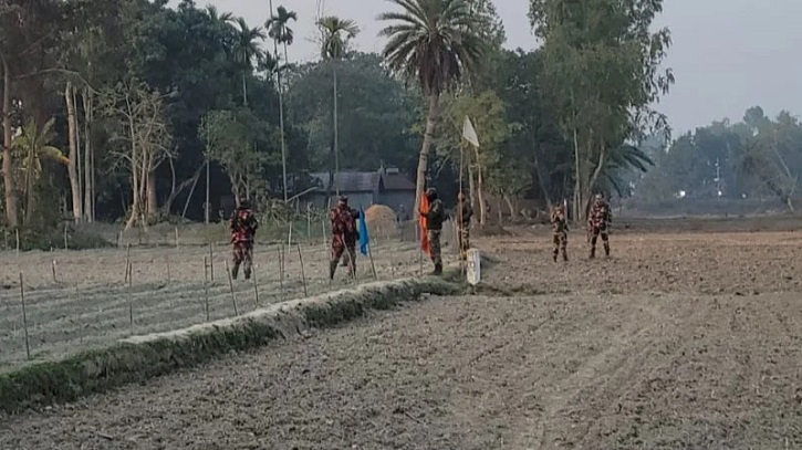 সীমান্তে বিএসএফের সড়ক নির্মাণের চেষ্টা, বিজিবির বাধায় কাজ বন্ধ