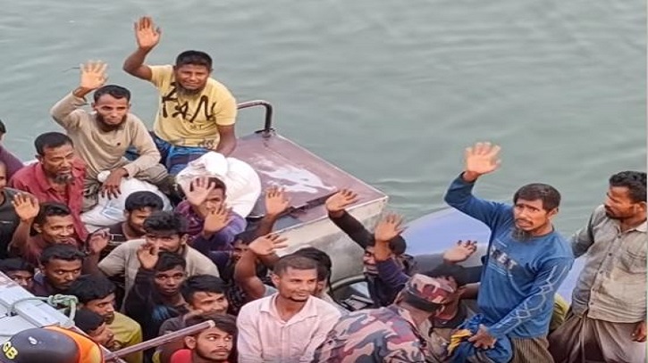 আরাকান আর্মির হেফাজতে থাকা ২৬ জেলেকে ফেরত আনল বিজিবি আরাকান আর্মির হেফাজতে থাকা ২৬ জেলেকে ফেরত আনল বিজিবি