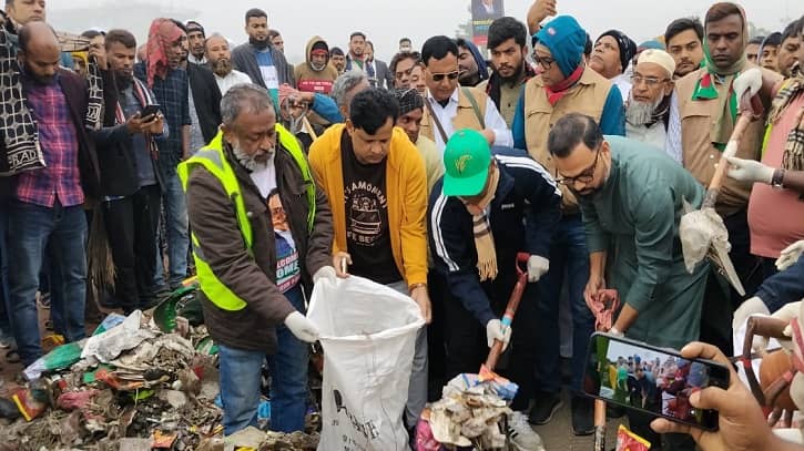 ৩৬ জুলাই এক্সপ্রেসওয়ের সব বর্জ্য পরিষ্কার করল বিএনপি