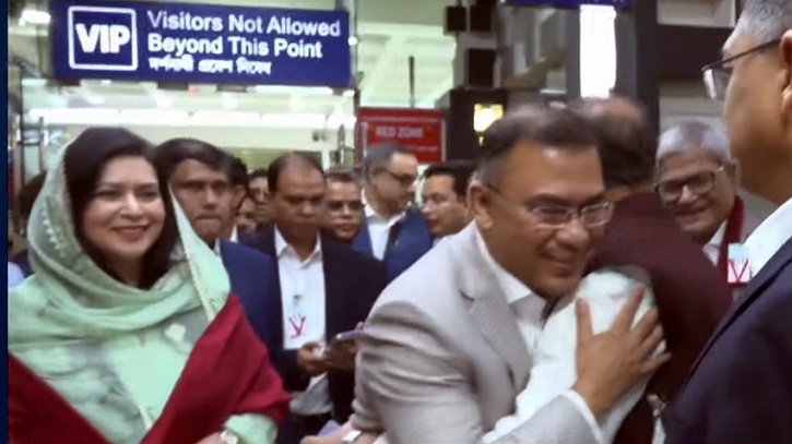 তারেক রহমানকে স্বাগত জানান বিএনপি নেতাকর্মীরা