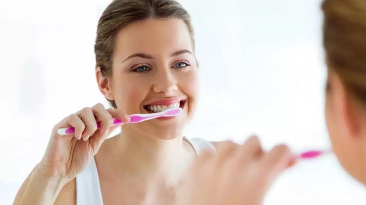মাড়ি ও দাঁতের ক্ষতির আশঙ্কা কতদিন পর পর ব্রাশ বদলাবেন?