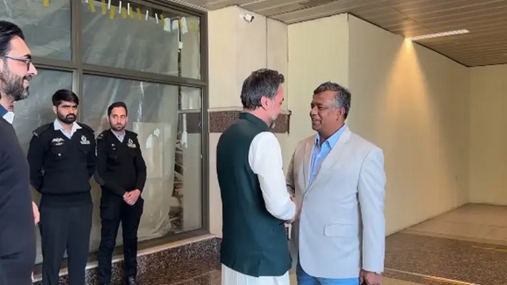 পাকিস্তানে গেলেন ক্রিকেট বোর্ডের সভাপতি বুলবুল