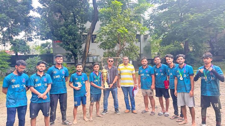 শেষ হলো সমাজকল্যাণ ও গবেষণা ইনস্টিটিউটের ফুটবল টুর্নামেন্ট