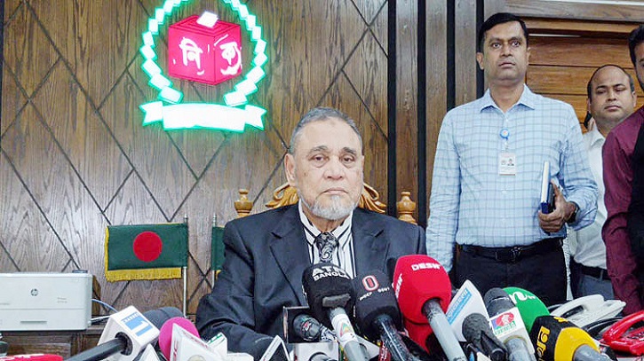 ‘মবকারীরা’ ৩০০ আসনে ভাগ হয়ে যাবে, সুবিধা করতে পারবে না: মার্কিন দূতকে সিইসি ‘মবকারীরা’ ৩০০ আসনে ভাগ হয়ে যাবে, সুবিধা করতে পারবে না: মার্কিন দূতকে সিইসি