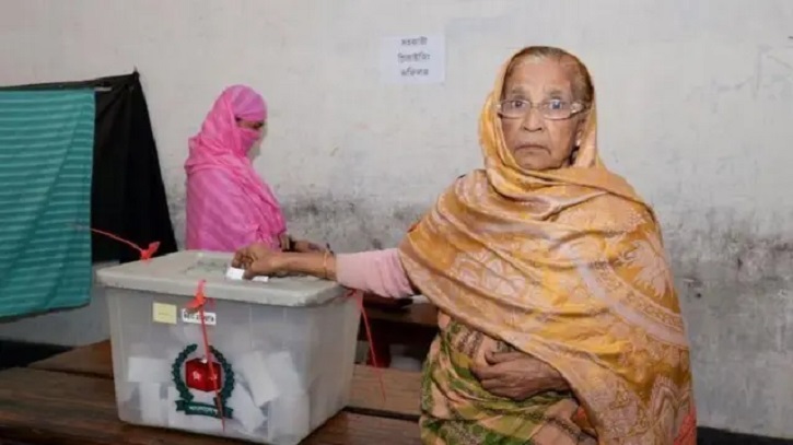 নারীদের ভোটের জন্য নারী ম্যাজিস্ট্রেটসহ সব কর্মকর্তা নারী নিয়োগ যে কেন্দ্রে