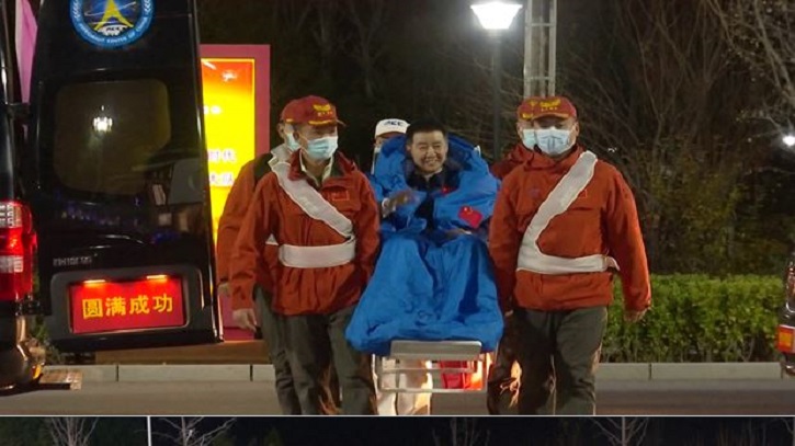 গবেষণার নমুনা নিয়ে বেইজিংয়ে শেনচৌ-২০ নভোচারী দল