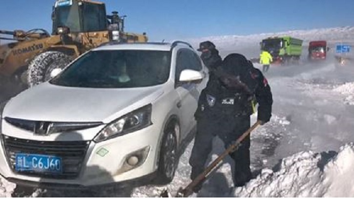 উত্তর চীনে তীব্র তুষারপাত, যান চলাচলে বিঘ্ন