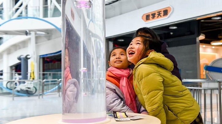 বসন্ত উৎসবের ছুটিতে চীনের বিজ্ঞান ও প্রযুক্তি জাদুঘরে ৩৫ লাখ দর্শনার্থী বসন্ত উৎসবের ছুটিতে চীনের বিজ্ঞান ও প্রযুক্তি জাদুঘরে ৩৫ লাখ দর্শনার্থী