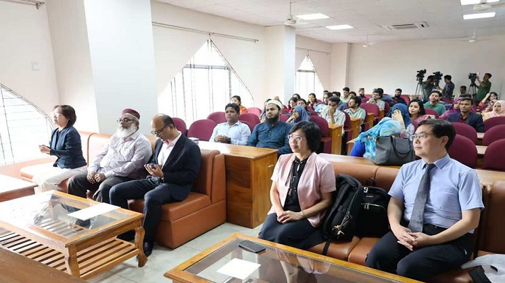চীনে ইলিশ-চিংড়ি রপ্তানির বড় সুযোগ রয়েছে বাংলাদেশের: ঢাবির সেমিনারে অধ্যাপক ইয়াং ওয়েই