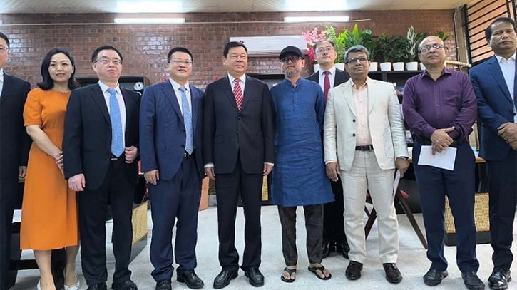 চীন-বাংলাদেশ সম্পর্কের সেতুবন্ধন: ঢাকায় চায়না বুক কর্ণারের যাত্রা শুরু চীন-বাংলাদেশ সম্পর্কের সেতুবন্ধন: ঢাকায় চায়না বুক কর্ণারের যাত্রা শুরু