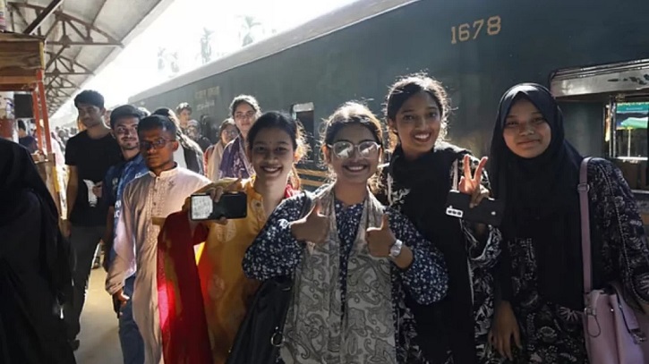 চাকসুর ভোটগ্রহণ শুরু, ক্যাম্পাসে উৎসাহের আমেজ চাকসুর ভোটগ্রহণ শুরু, ক্যাম্পাসে উৎসাহের আমেজ