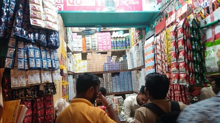 ময়মনসিংহে বিপুল পরিমাণ নকল সিগারেট জব্দ