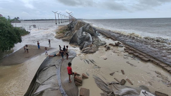 কুতুবদিয়া-মহেশখালীর লোকালয়ে জোয়ারের পানি, সৈকতের ১০ পয়েন্টে ভাঙন