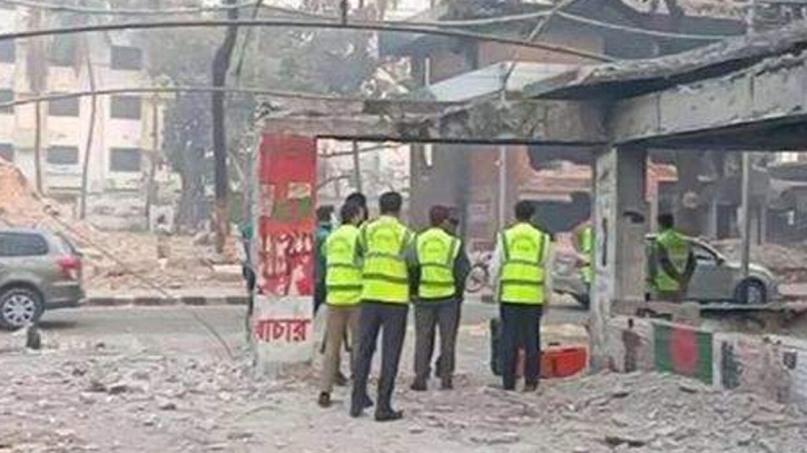 এবার ধানমন্ডি ৩২ নম্বরে সিআইডির ক্রাইম সিন ইউনিট এবার ধানমন্ডি ৩২ নম্বরে সিআইডির ক্রাইম সিন ইউনিট